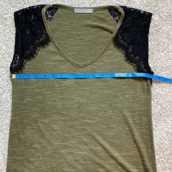 Olivia Moon lace cap sleeve v-neck shirt. Small - Picture 7 of 8